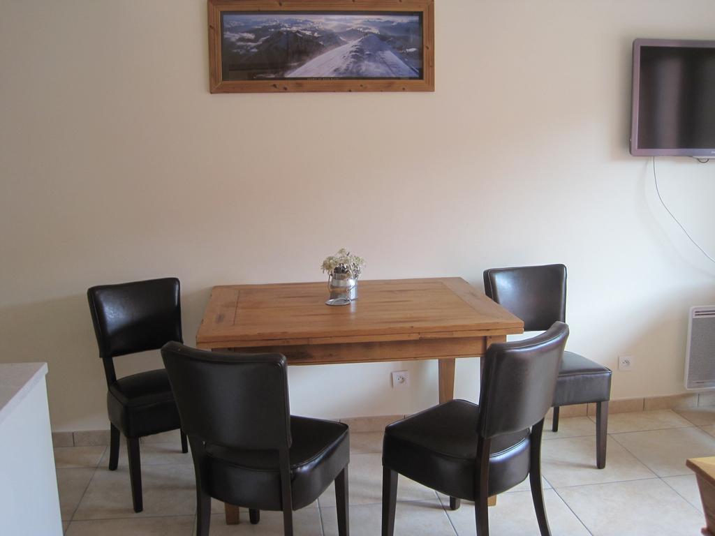 Le Cristal 2 Apartment เลส์เฌต์ ภายนอก รูปภาพ